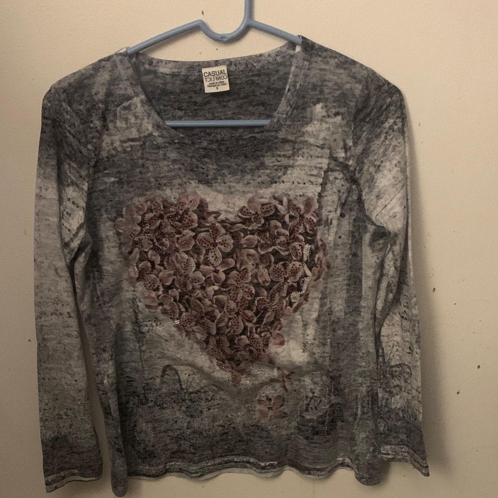 Sparkling Casual Conflict Long Sleeve Top w/Shining Rhinestone Heart Design SZ S